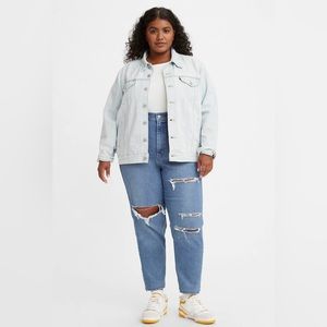 NWT Levi’s High Waisted Mom Jean - 18W